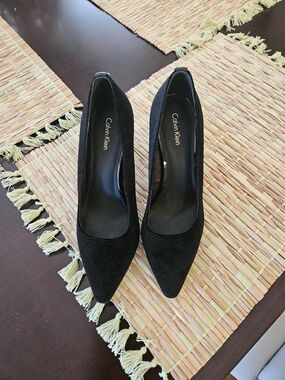 Calvin Klein Black Pointed Toe Pumps with Subtle Texture